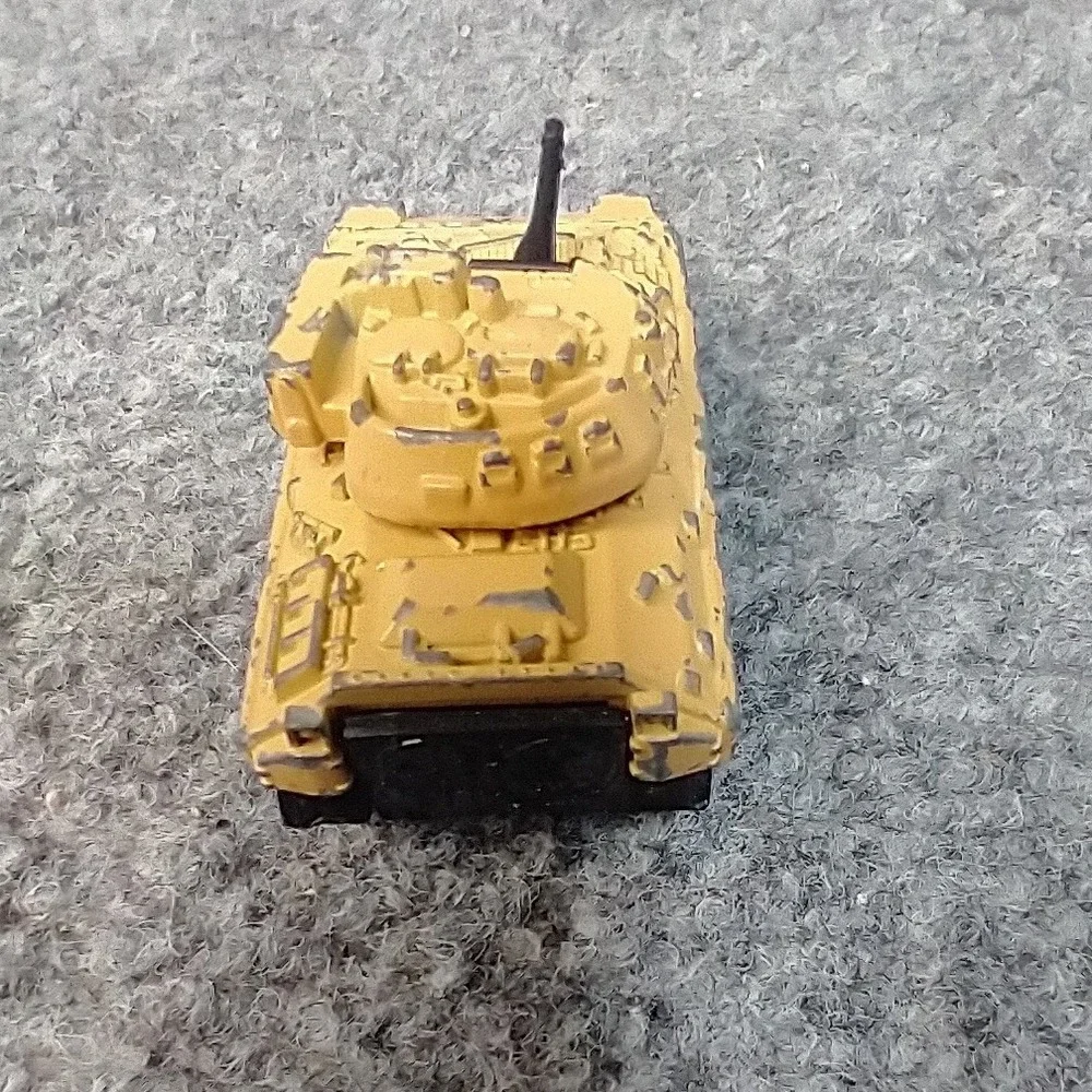Vtg Matchbox Bradley M2 Fighting Vehicle Small Tan Camo Diecast Tank 1997